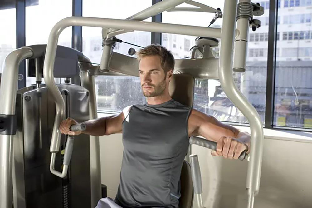 Egzersiz göğüs kası temel fitness ekipmanı - oturmuş göğüs itme antrenörü