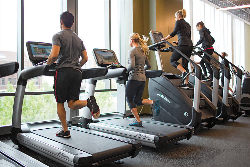 Bir koşu bandında HIIT egzersizi nasıl yapılır?